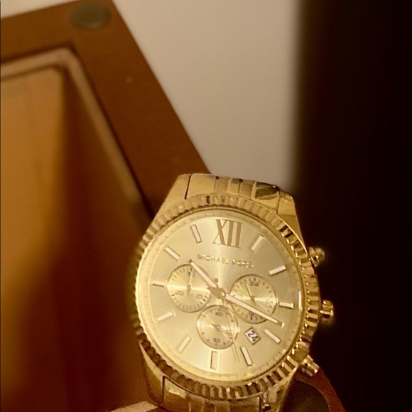 Gently worn Mens Michael Kors Lexington Gold-Tone Watch. Perfect VDay 🎁 ❤️ - Picture 6 of 7